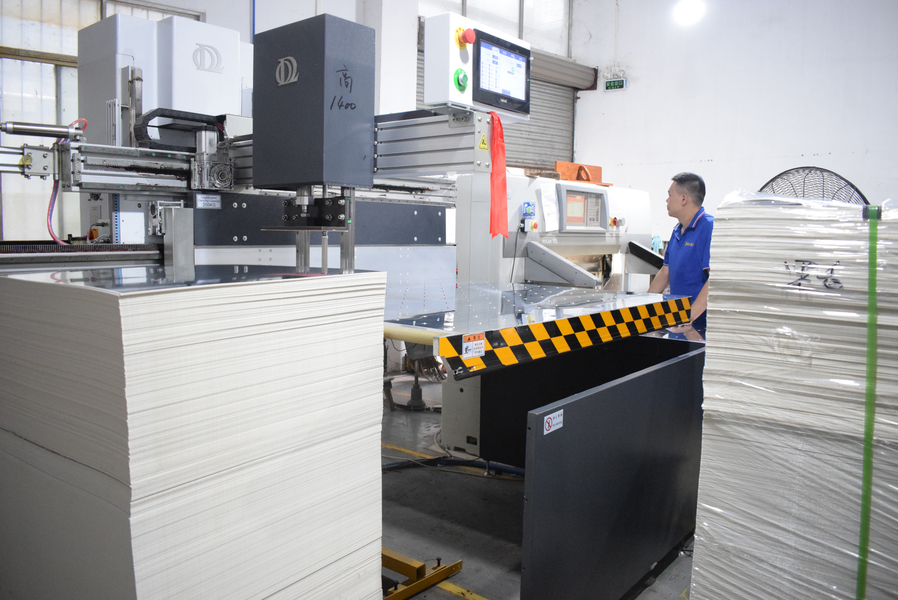GUANGZHOU YM PACKAGE PRODUCTS CO.,LTD. สายการผลิตของผู้ผลิต