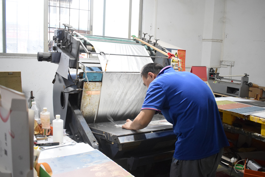 GUANGZHOU YM PACKAGE PRODUCTS CO.,LTD. สายการผลิตของผู้ผลิต