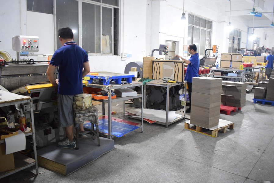 GUANGZHOU YM PACKAGE PRODUCTS CO.,LTD. สายการผลิตของผู้ผลิต
