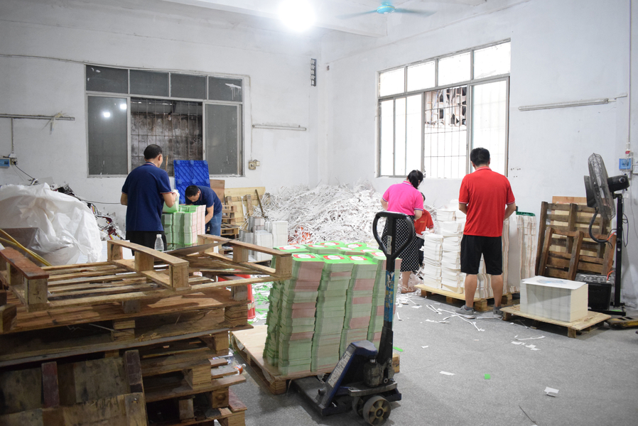 GUANGZHOU YM PACKAGE PRODUCTS CO.,LTD. สายการผลิตของผู้ผลิต